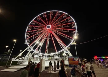 Roda-gigante é retirada da Ponta Negra antes do prazo em Manaus