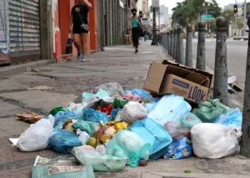 Câmara aprova multa para quem descartar lixo em vias públicas