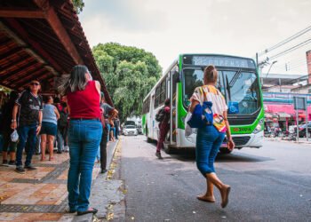 Rodoviários mantêm greve de ônibus para sexta-feira após impasse sobre reajuste salarial