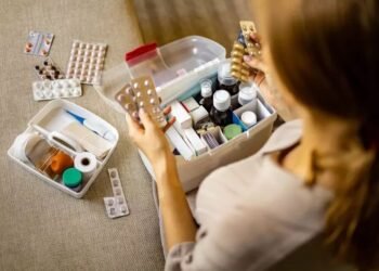 Combate à automedicação campanha leva orientação a idosos em Manaus