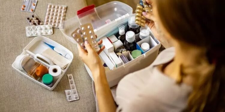 Combate à automedicação campanha leva orientação a idosos em Manaus