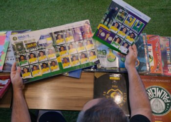 Álbum da Copa 2026 movimenta colecionadores e pode custar mais de R$ 1 mil para completar