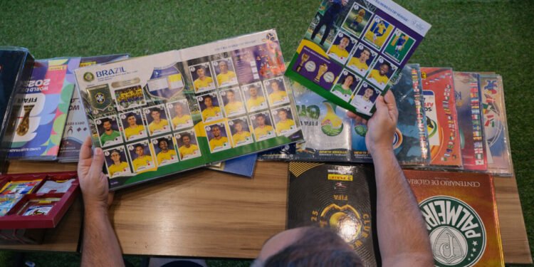 Álbum da Copa 2026 movimenta colecionadores e pode custar mais de R$ 1 mil para completar