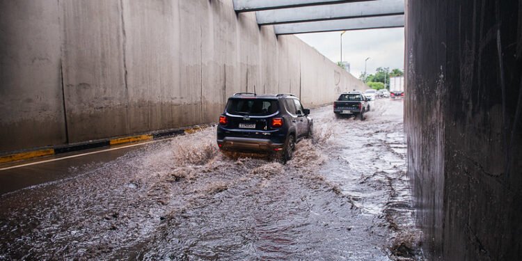 Defesa Civil emite alerta severo para risco de deslizamento na zona Oeste de Manaus