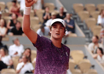 Histórico: João Fonseca ganha de virada contra Novak Djokovic e vai às oitavas de final em Roland Garros