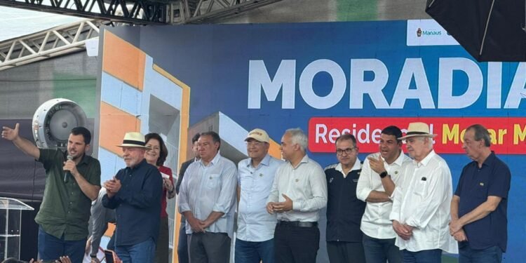 Presidente Lula Inácio realiza entregas de moradias em Manaus - (Foto: Júnior Almeida - Rios de Notícias)