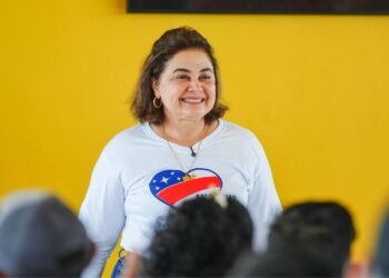 Professora Maria do Carmo lidera corrida ao Governo do Amazonas em todos os cenários, aponta AtlasIntel