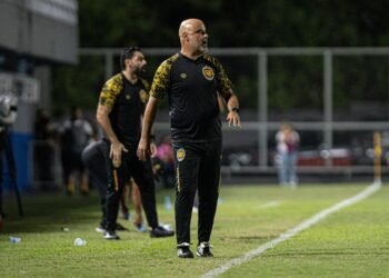 Amazonas FC confirma saída do técnico Cristian de Souza
