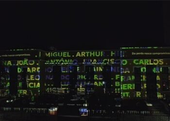 Manaus recebe projeção em homenagem às vítimas da Covid-19 no Casarão de Ideias