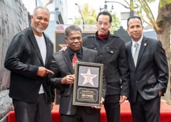 Brasileiro Paulinho da Costa recebe estrela na Calçada da Fama em Hollywood
