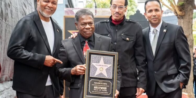 Brasileiro Paulinho da Costa recebe estrela na Calçada da Fama em Hollywood