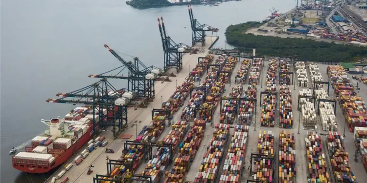 Balança comercial tem superávit recorde para meses de abril