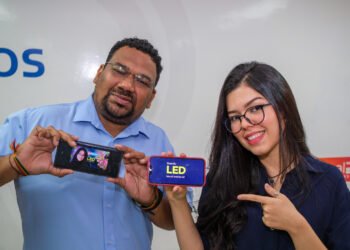 Professor Albert Nunes e estudante Suzyane Freitas da Frota