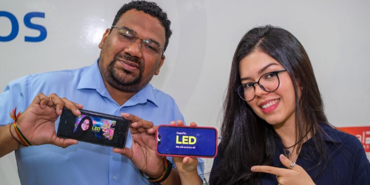Professor Albert Nunes e estudante Suzyane Freitas da Frota