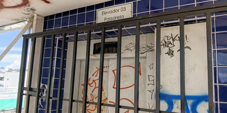 Furto de peças deixa elevador de estação de ônibus fora de operação em Manaus