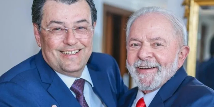 De Olho no Poder: PT oficializa apoio a Omar e Marcelo Ramos, mas deixa definição sobre Braga para visita de Lula ao AM