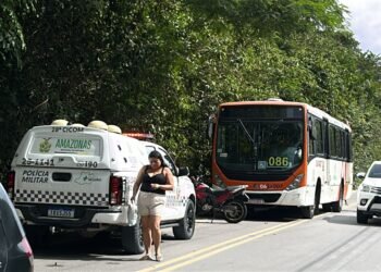 Homem é morto com tiro na cabeça dentro de ônibus na zona Leste de Manaus