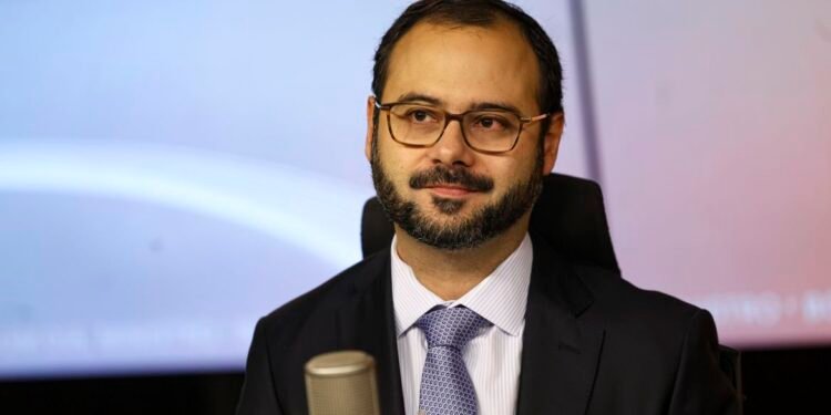 Governo avalia aumento de contratação pelo MEI com o fim da 6×1