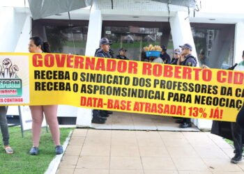 Protesto em frente a Aleam - (Foto: Tunico Santos - Rios de Notícias)