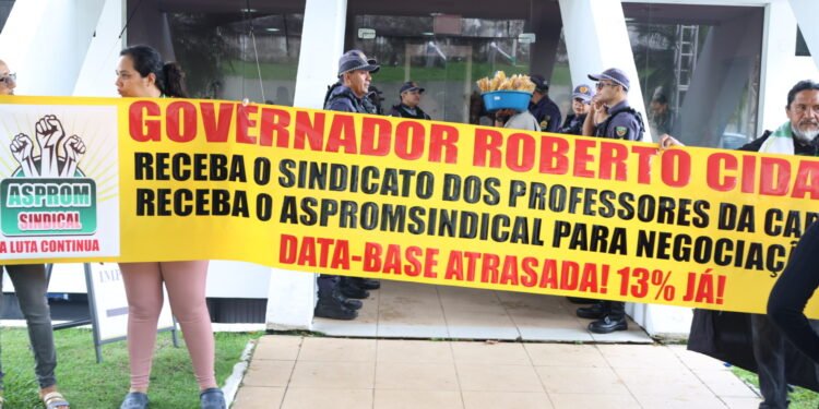 Protesto em frente a Aleam - (Foto: Tunico Santos - Rios de Notícias)