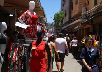 Novo Desenrola: juros altos pressionam endividamento das famílias