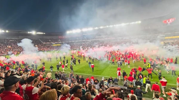 torcida-invasao-republica-tcheca