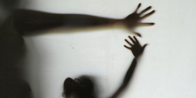 Violência sexual atinge 64 meninas por dia no país