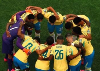 Brasil vence Japão de virada e avança às oitavas da Copa do Mundo