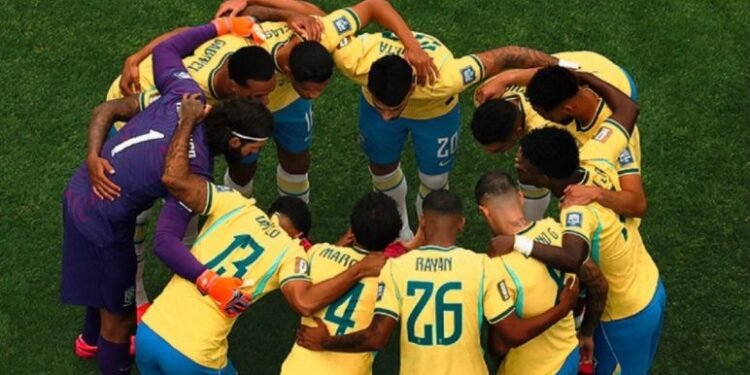 Brasil vence Japão de virada e avança às oitavas da Copa do Mundo