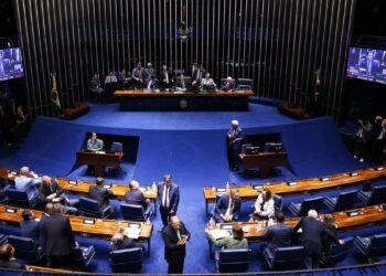 Alcolumbre trava tramitação da PEC do fim da 6×1 no Senado