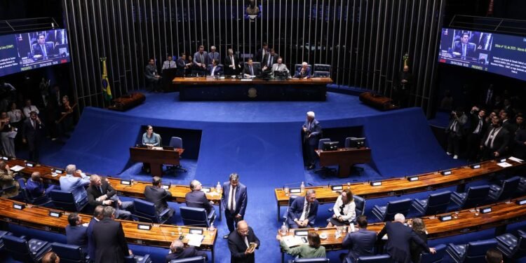 Alcolumbre trava tramitação da PEC do fim da 6×1 no Senado