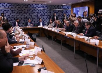 Câmara: governo retira urgência do fim da escala 6x1 e destrava pauta