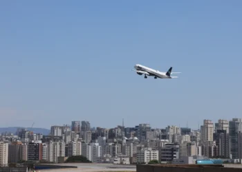 Brasil bate recorde de passageiros em voos domésticos em 2026