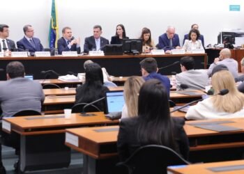 183741,comissao-da-camara-aprova-reducao-da-maioridade-penal-de-18-para-16-anos-3