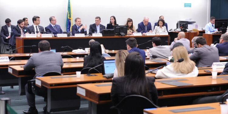 183741,comissao-da-camara-aprova-reducao-da-maioridade-penal-de-18-para-16-anos-3