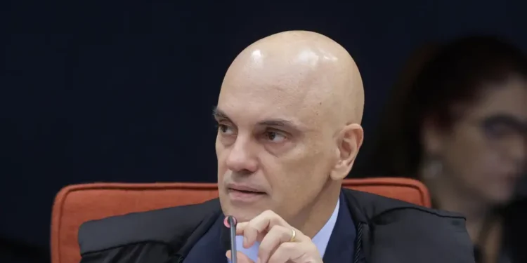 AGU vai pedir para atuar em processo contra Moraes nos EUA