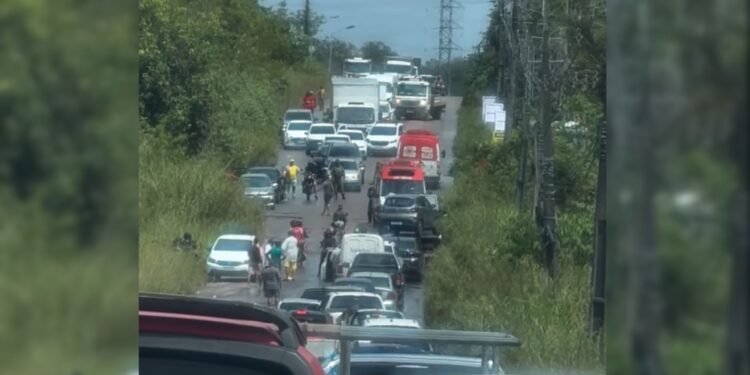 AM-010: obra de R$ 540 milhões é alvo de denúncias após acidentes e buracos na pista