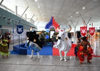 Aeroporto de Manaus terá lounge, transmissão e exposição dos bois para receber turistas de Parintins