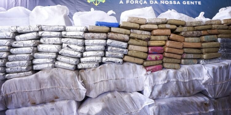 Base Arpão realiza a segunda maior apreensão de drogas em barco no Amazonas