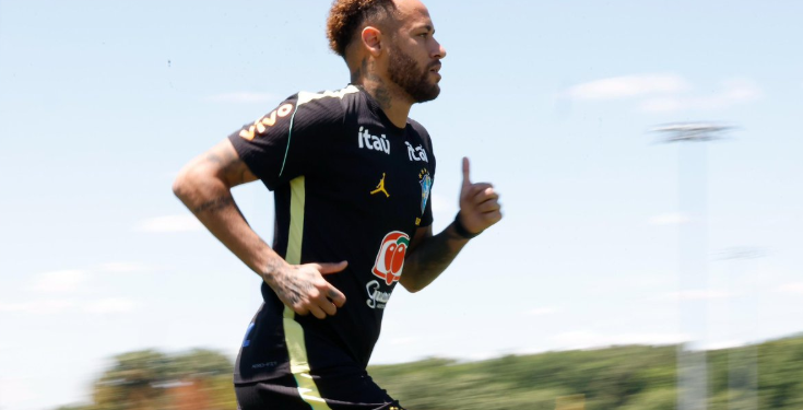 Neymar vai a campo pela primeira vez em treino da seleção brasileira