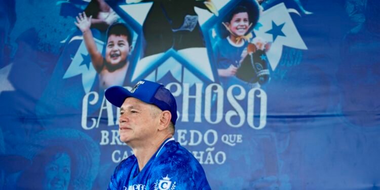 José Avelino realizou o sonho de conhecer a Ilha da Magia - (Foto: Tunico Santos - Rios de Notícias)