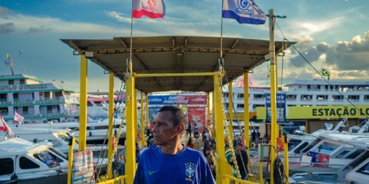 No embalo dos bois, passageiros transformam viagem a Parintins em festa