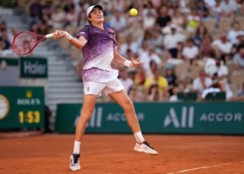 João Fonseca é derrotado por Mensik e se despede de Roland Garros