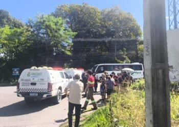 Moradores protestam contra falta de água no Conjunto Cidadão 9, na zona Leste de Manaus