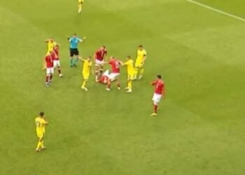 Eriksen volta a sofrer mal súbito em campo e gera preocupação entre os jogadores