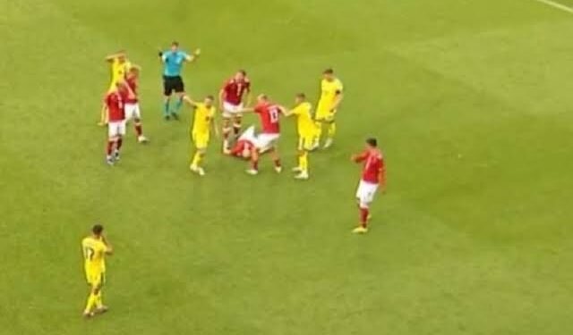 Eriksen volta a sofrer mal súbito em campo e gera preocupação entre os jogadores