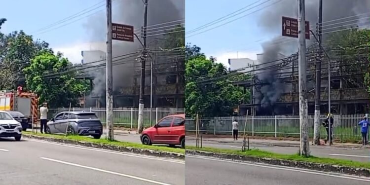 Incêndio atinge prédio desativado dos Correios no bairro Aleixo, em Manaus