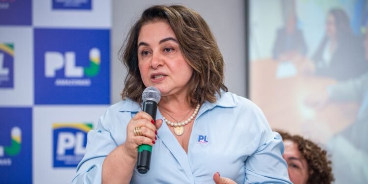 PL-AM ‘enquadra’ filiados que se aproximam de adversários; ‘não aceitaremos’, diz Maria do Carmo