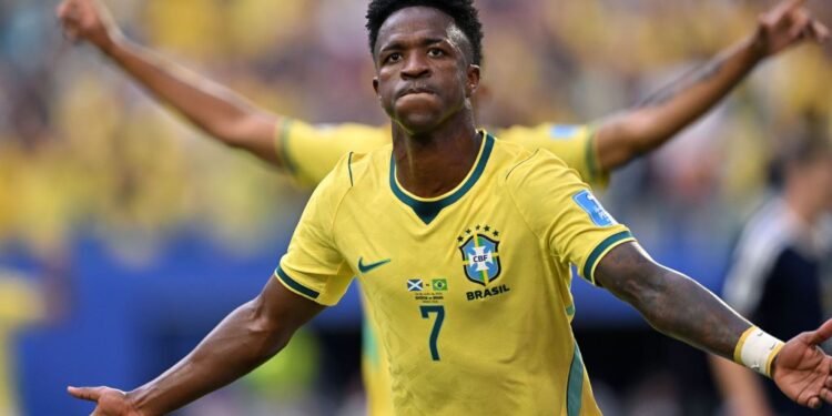 Com baile de Vini Jr, Brasil vence Escócia e termina fase grupos da Copa na liderança