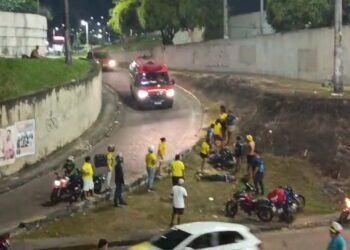 Motociclista fica ferido após perder controle da moto na avenida dos Franceses, em Manaus